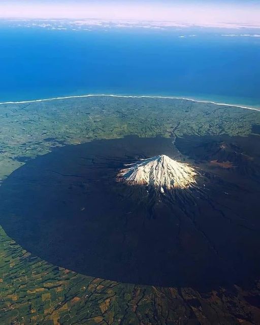 Aerial view of Mt. Egmont ( Taranaki ) in the North Island of New Zealand