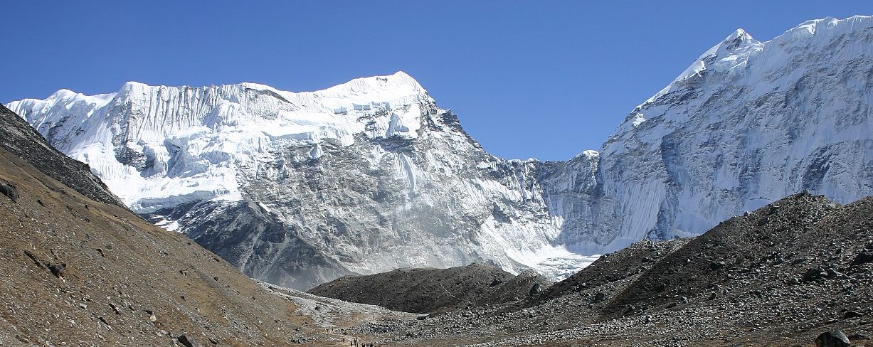 Col between Num Ri ( 6.676m ) and Baruntse ( 7.152m )