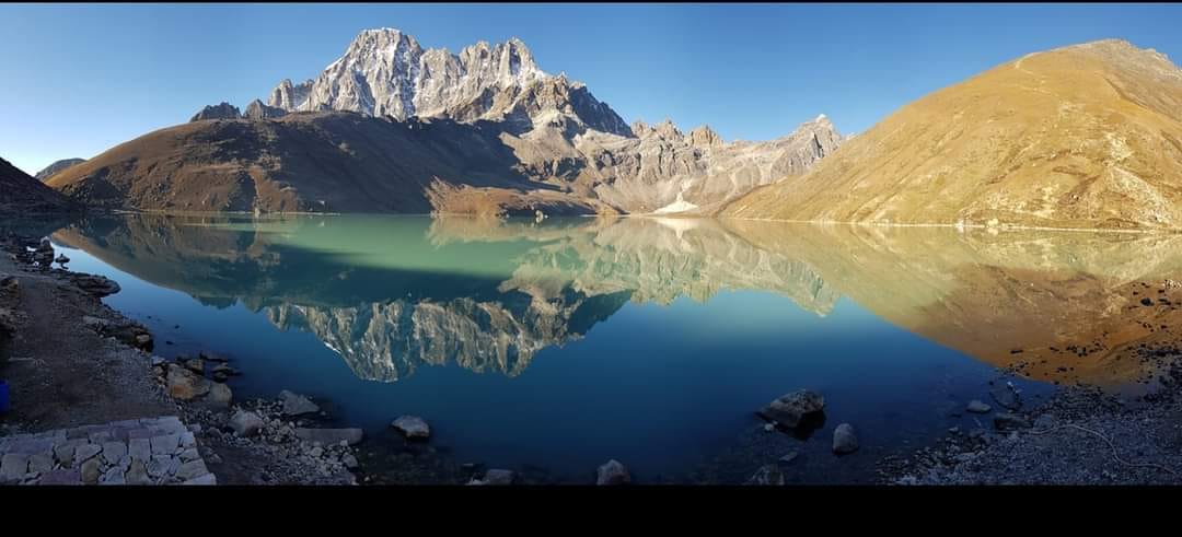 Pharilapche Peak ( 6017m ) and Gokyo Ri ( 5357m ) across Gokyo Lake