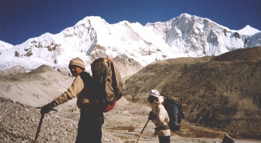 Ombigaichen ( 6340m ) and Mount Baruntse at start of ascent from Hongu Valley to Mingbo La