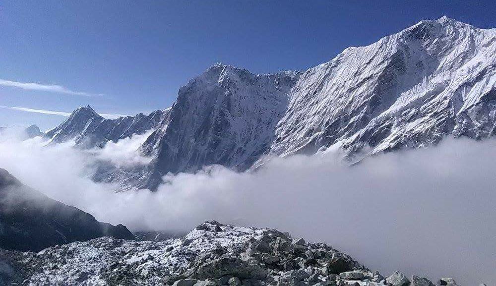 Peaks above Thame Valley from Trashi Labtse