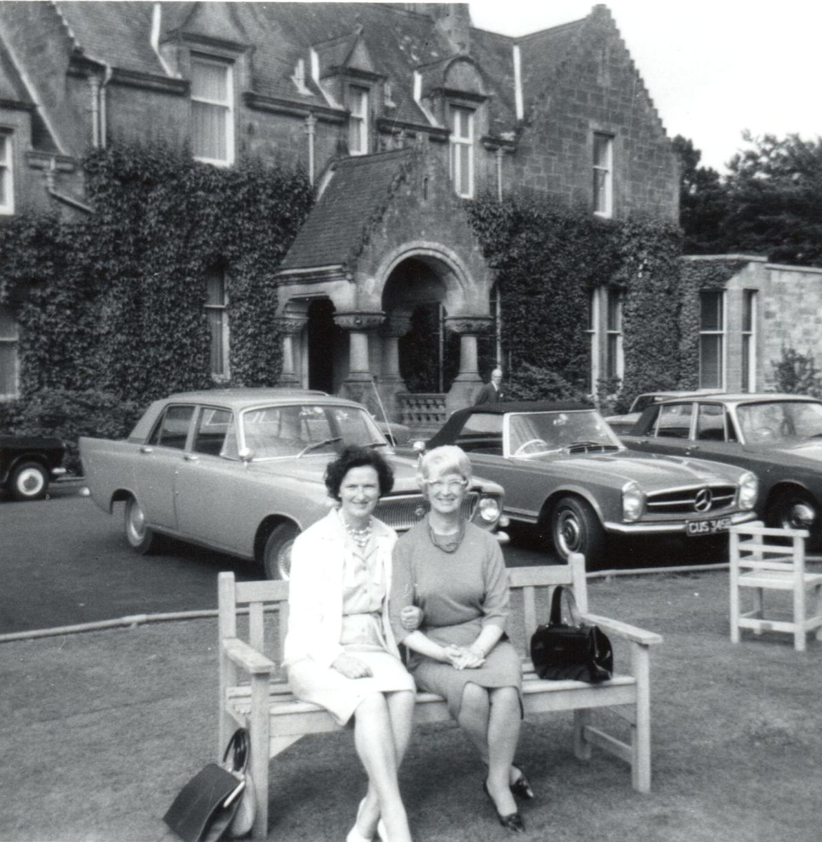 Jean Ingram and sister Margaret ( Peggy ) Isabella Ingram