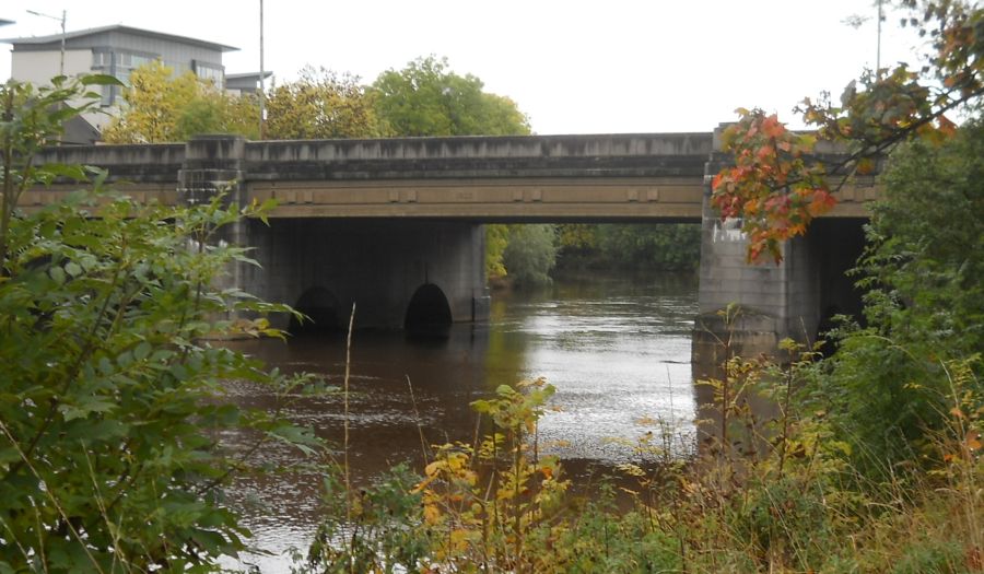 King's Bridge over River Clyde