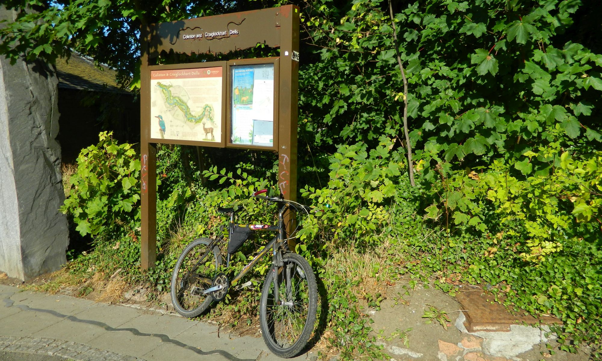 Signpost on Water of Leith walkway