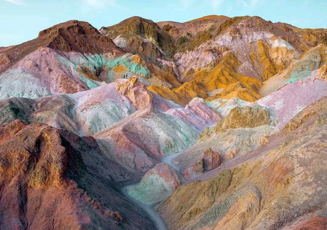 Colourful rocks in the Artist's Palette in Death Valley